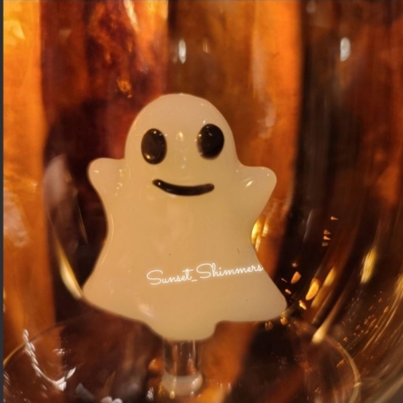 2 FLOATING Smiling GHOST Hand Blown 3D Whimsical HALLOWEEN Stemless WINE GLASSES - Picture 2 of 7
